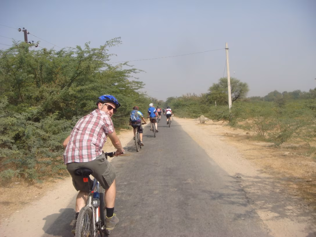 Bicicleta a través de la Montaña