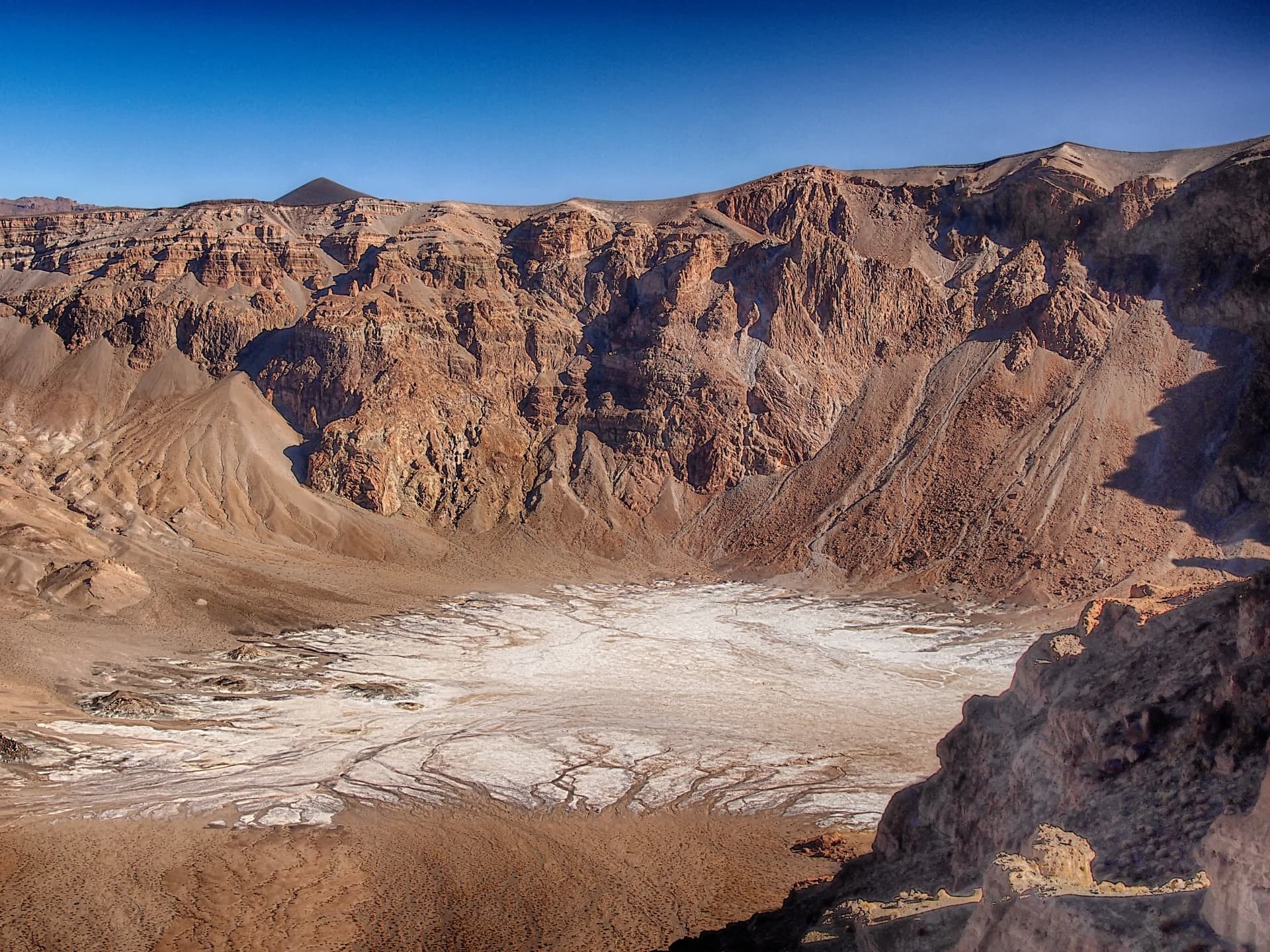 Tassili del Alto Borkou, ascensión del Emi Koussi, lago de Ounianga y oasis de Faya.
