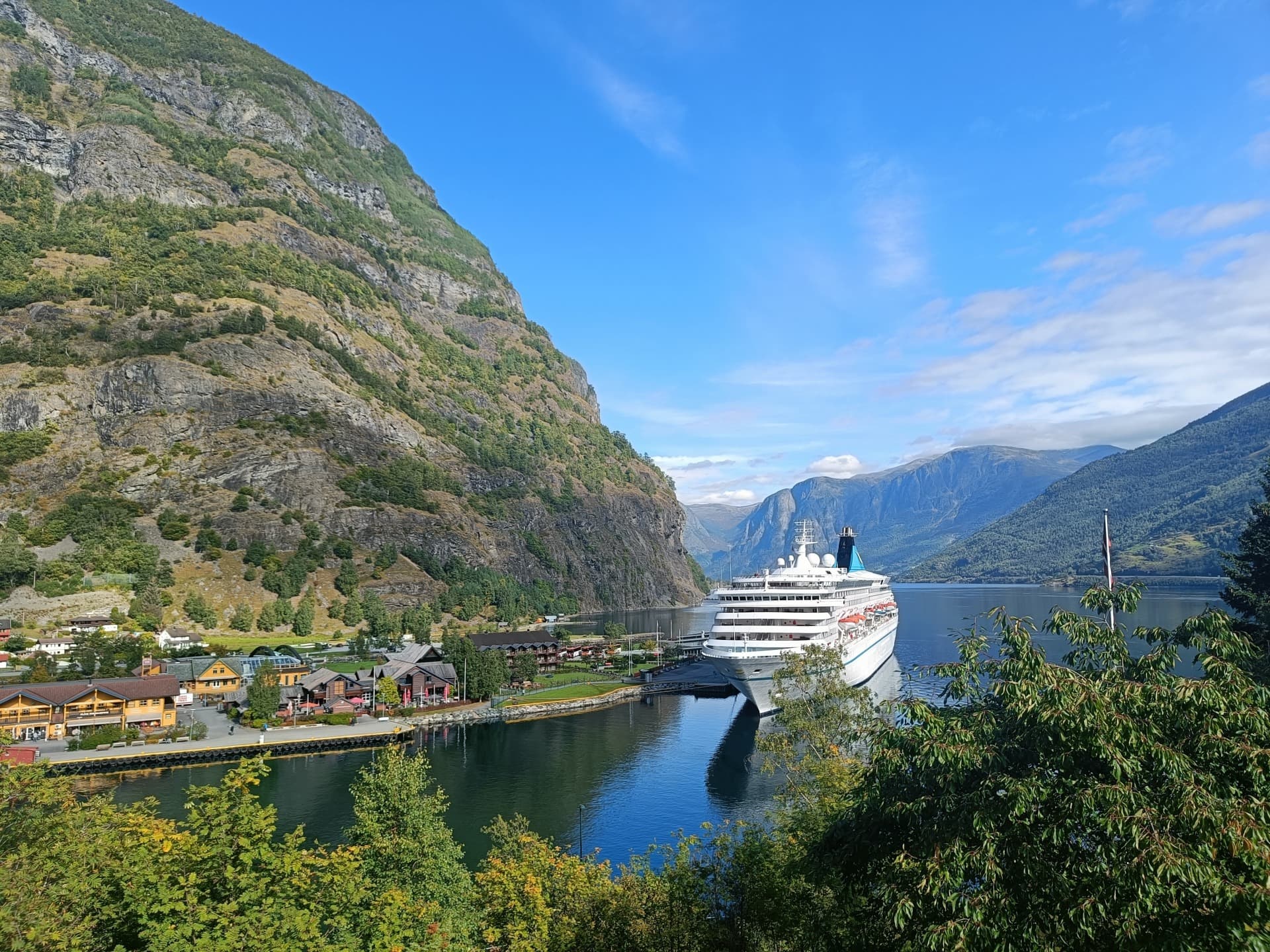 Oslo, Leikanger y Bergen en Tren y Barco