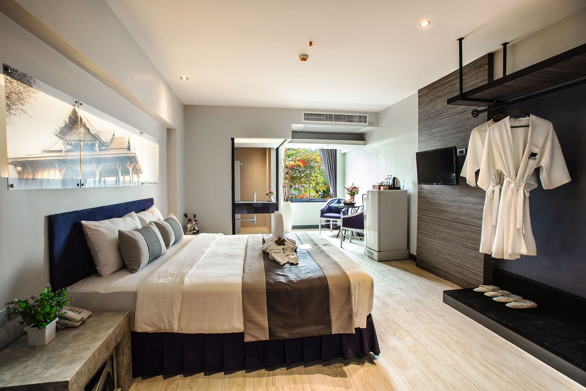 Deluxe Canal Room
