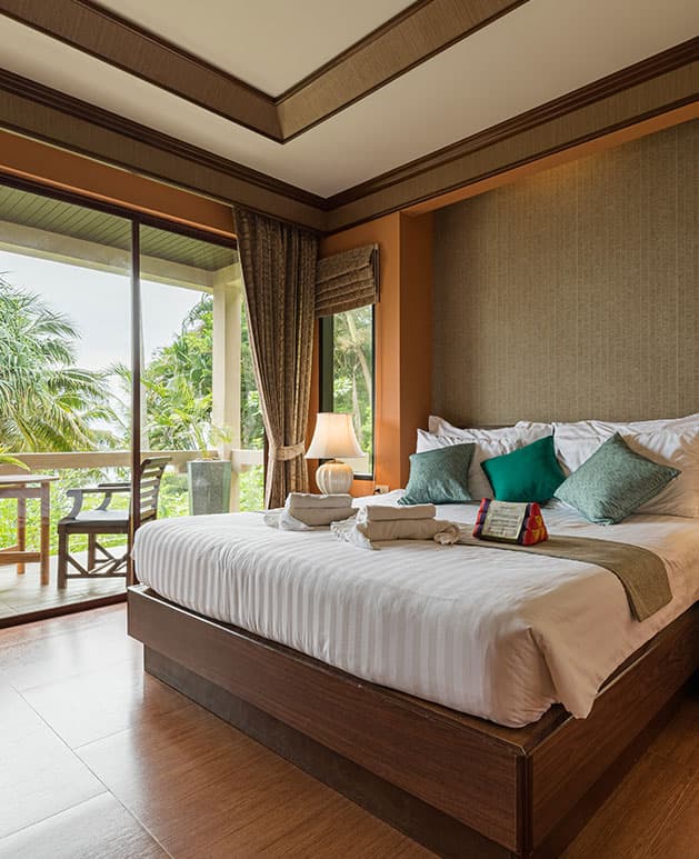 Deluxe Hill Front