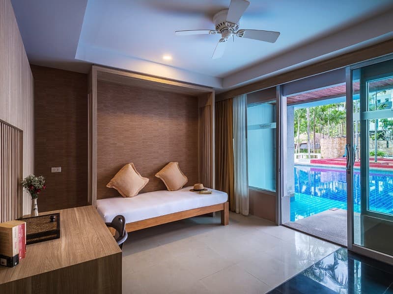 Deluxe Pool Access