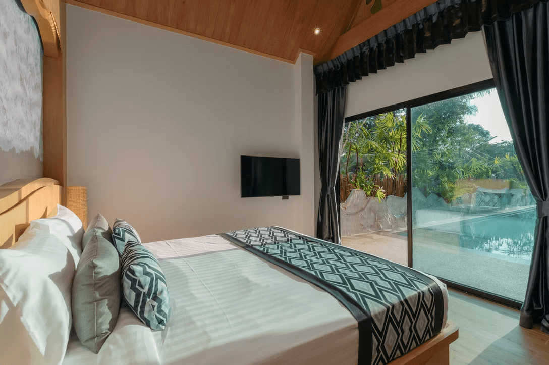 Junior Suite Pool Access