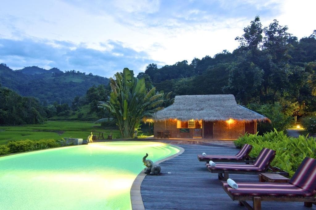 hmong hilltribe lodge piscine soir