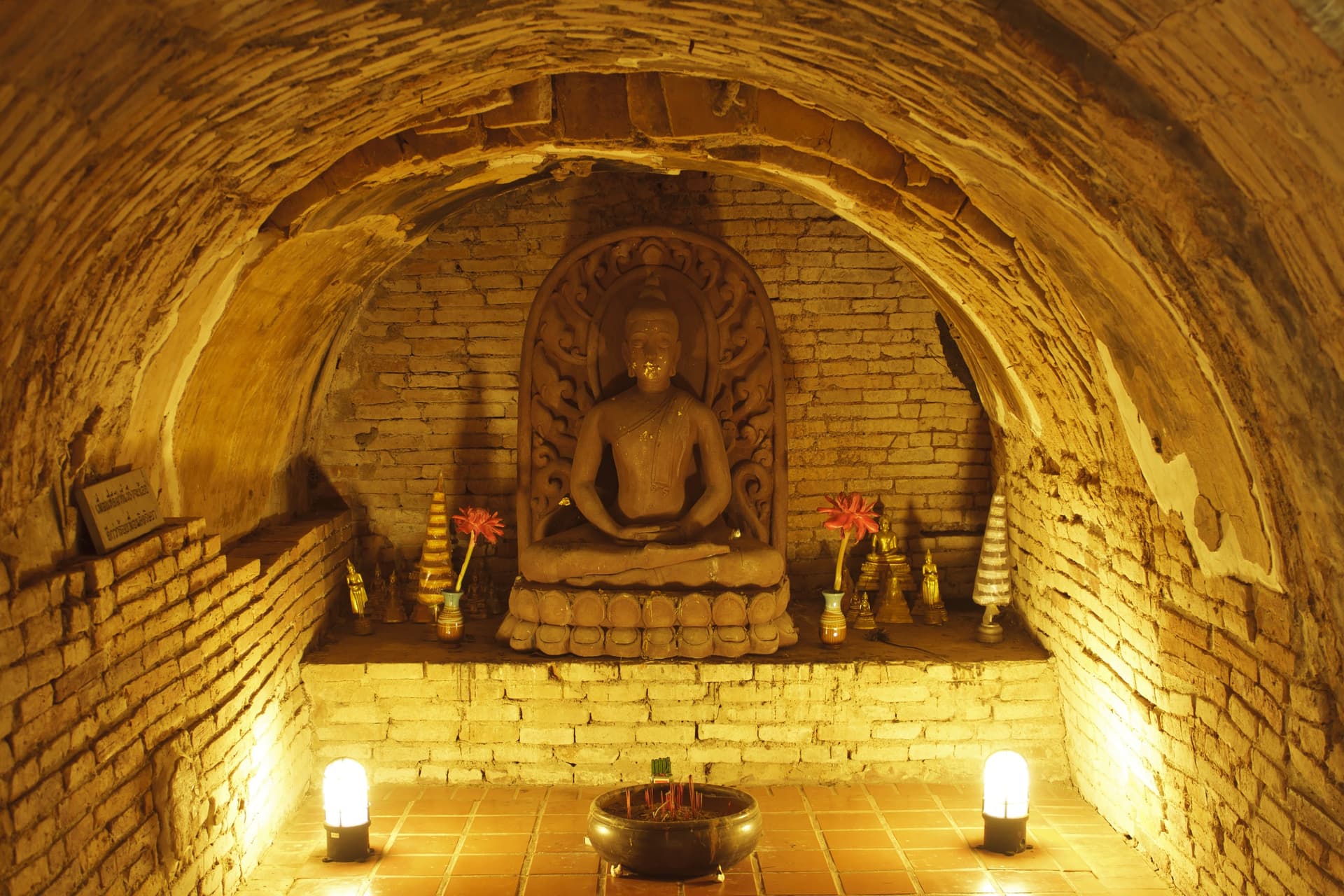 buddha cave wat umong