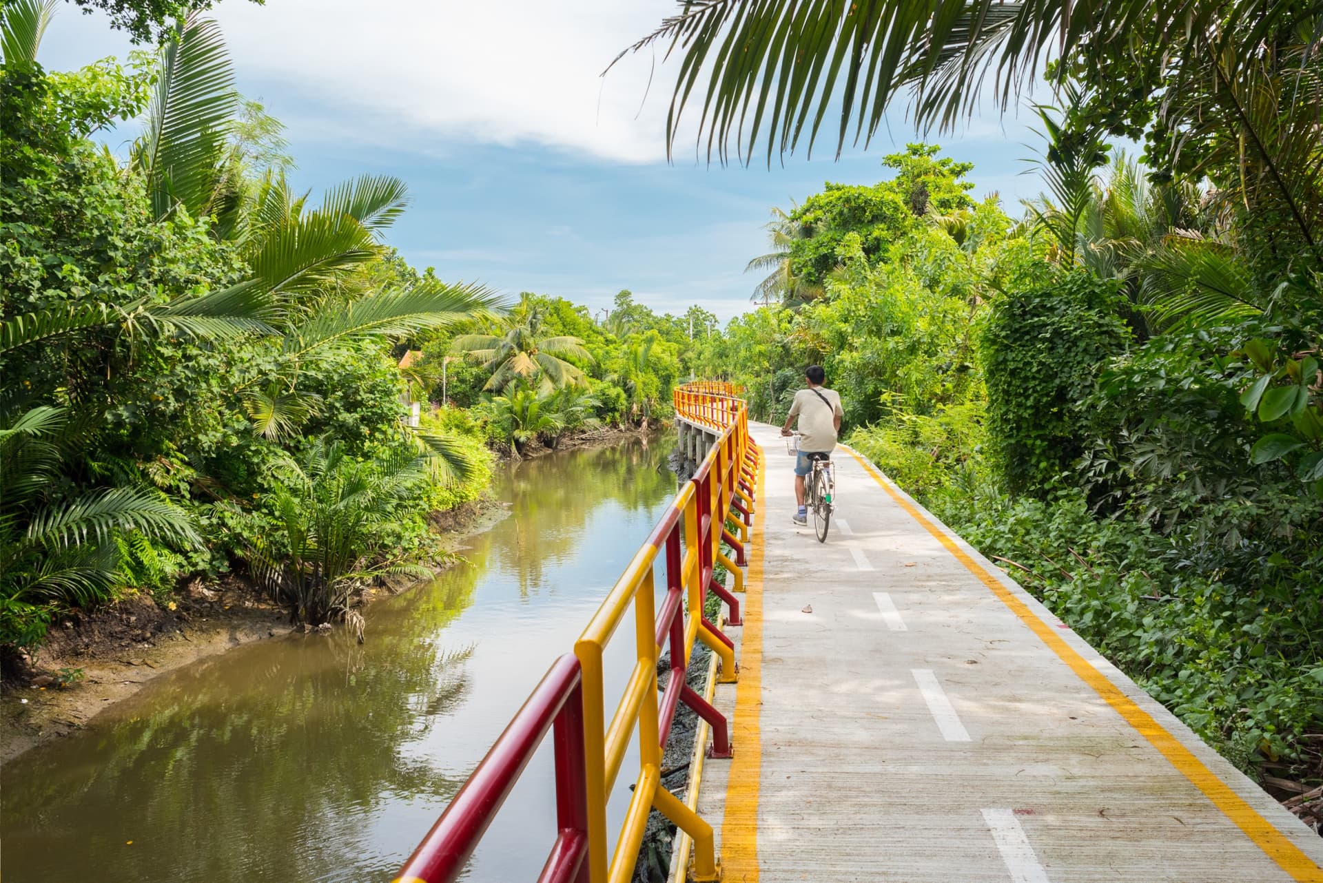 velo bang kracheo shutterstock 1488992615