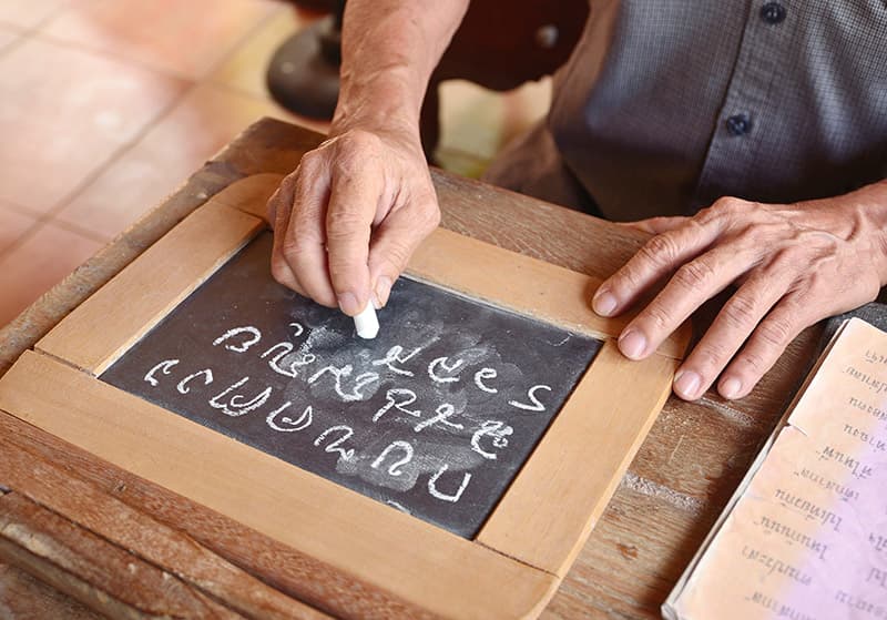 La lengua y escritura tailandesas