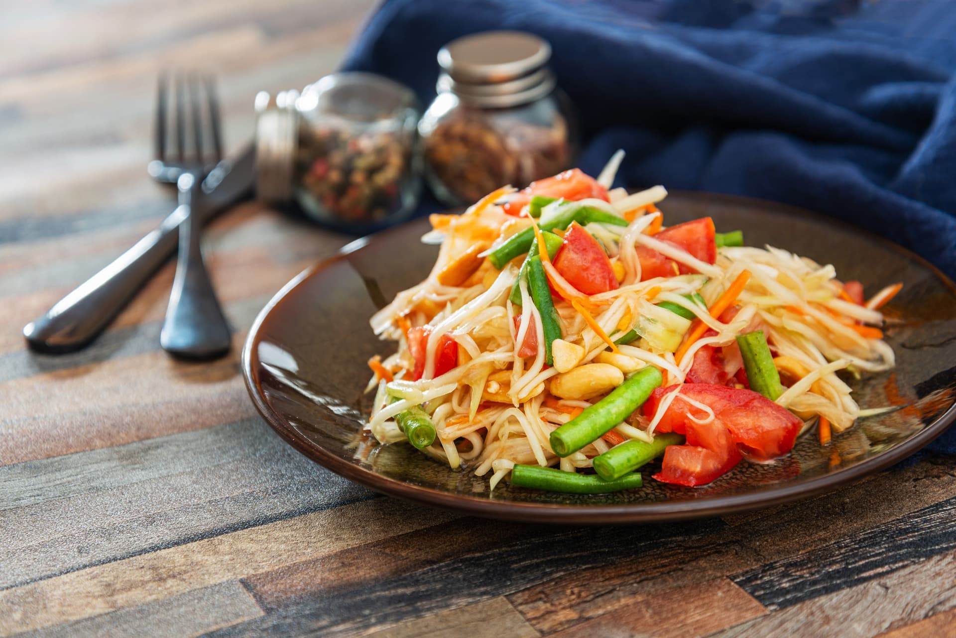 Receta de Som Tam, la ensalada de papaya verde
