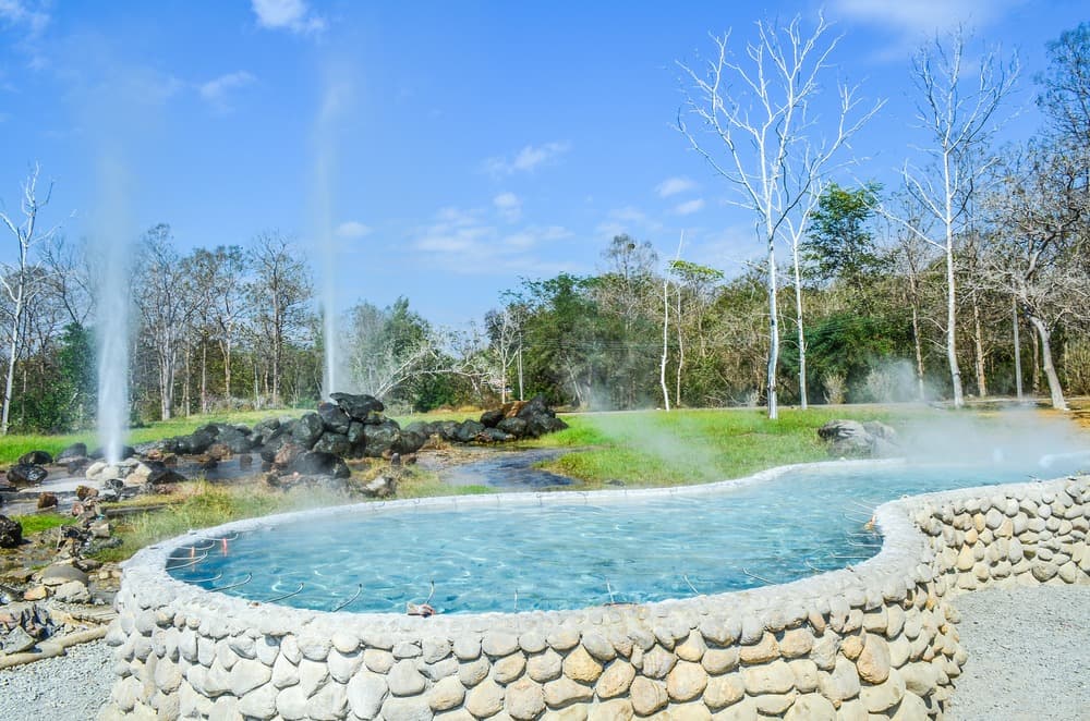 detente san kamphaeng hot springs