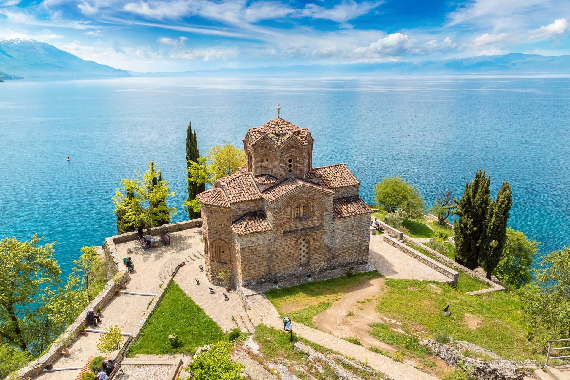 En Tierra Desconocida, Kosovo y Macedonia del Norte