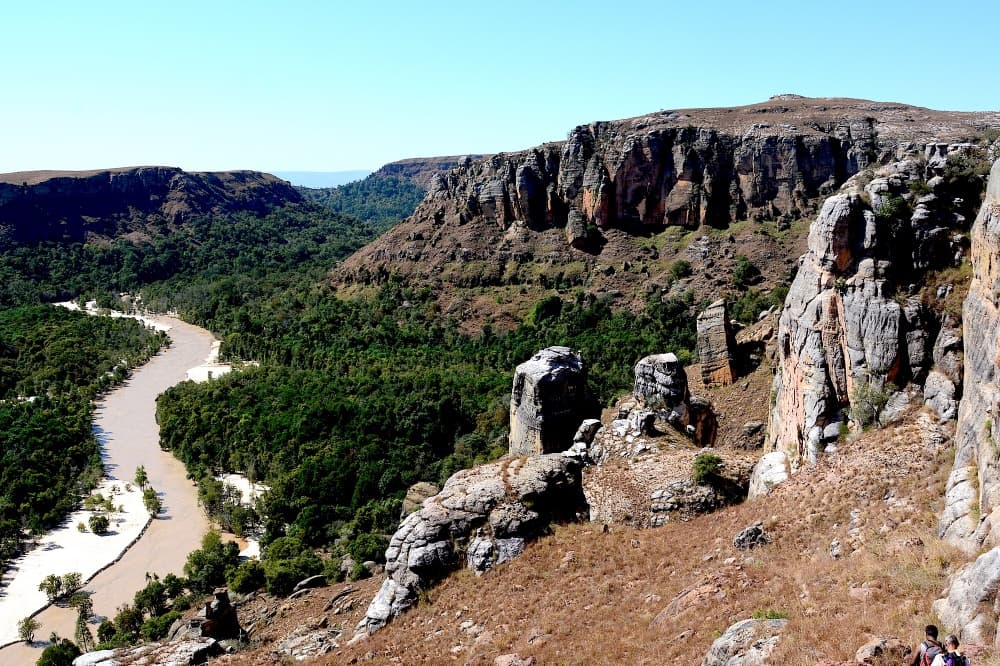 La Manambolo, los Tsingy de Bemaraha y el Macizo del Makay