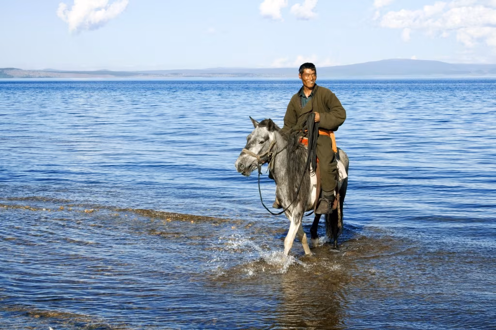 Aventuras del gran lago azul de Mongolia